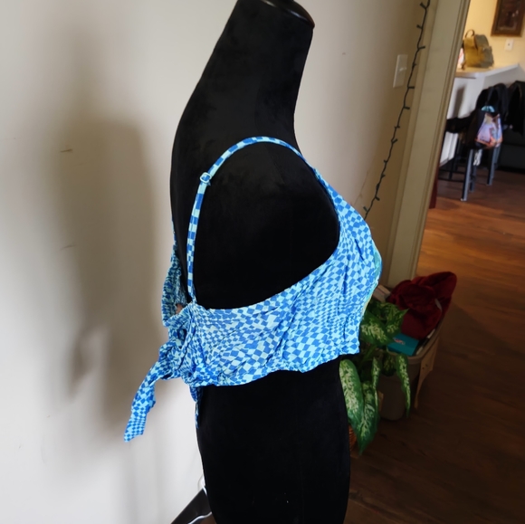 Crop top - Picture 2 of 8